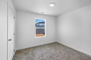 1833 S Queens Garden Dr, Washington, UT 84780 - Photo 11