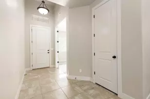 718 W 400 N, Hurricane, UT 84737 - Photo 5