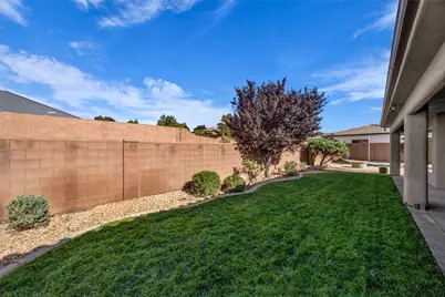 2247 E Coyote Springs Dr, Saint George, UT 84790 - Photo 23