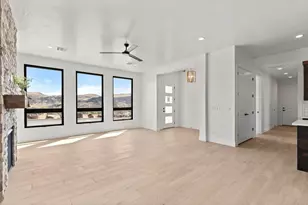 1043 N Falcon Ridge View, Hurricane, UT 84737 - Photo 9