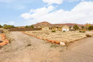 1333 E Big Pinion Ln, Apple Valley, UT 84737 - Photo 3