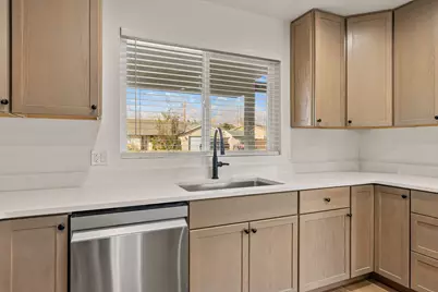 372 N Quail Ridge Dr, Washington, UT 84780 - Photo 13