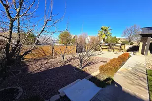 823 E Majestic Dr, Washington, UT 84780 - Photo 57