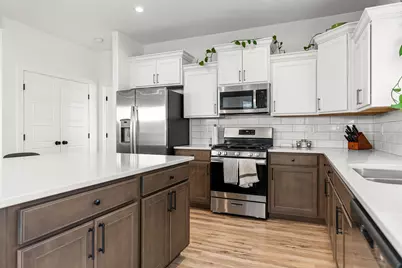 649 N Sandy Talus Dr, Washington, UT 84780 - Photo 13