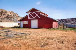 640 N Juniper St, Hildale, UT 84784 - Photo 3