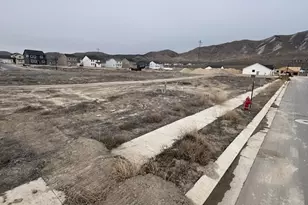 2343 E Sunflower Dr Dr, Eagle Mountain, UT 84005 - Photo 3