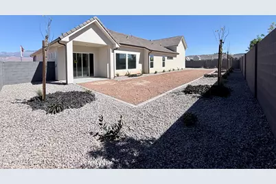 445 W Rosina Cir, Washington, UT 84780 - Photo 17