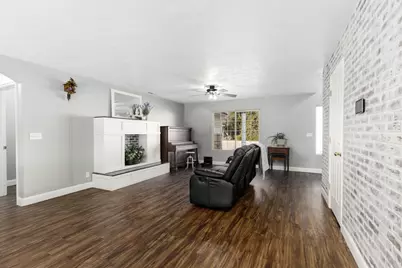 584 E Meadow Ln, Washington, UT 84780 - Photo 9