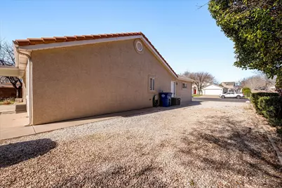 815 W 250 S, Hurricane, UT 84737 - Photo 3