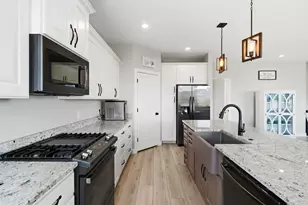 1033 N 2050 E, Saint George, UT 84770 - Photo 11