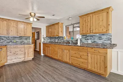 81 S Center St, Enterprise, UT 84725 - Photo 7