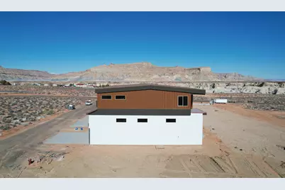 1326 E Lone Rock View, Big Water, UT 84741 - Photo 9