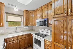 1050 W Red Hills Pkwy, Washington, UT 84780 - Photo 9