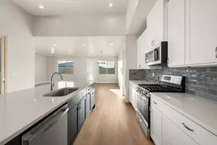 1566 N Ascent St, Washington, UT 84780 - Photo 5