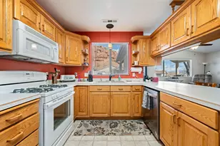 1050 W Red Hills Pkwy, Washington, UT 84780 - Photo 11