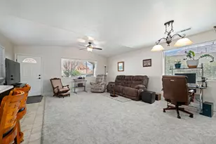 1050 W Red Hills Pkwy, Washington, UT 84780 - Photo 7