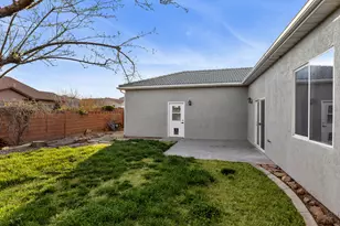 1128 N Main St, Hurricane, UT 84737 - Photo 33