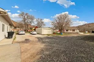 720 N Central St, Hildale, UT 84784 - Photo 39