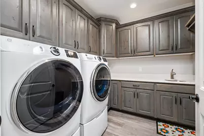 1024 E Roadrunner Dr, Washington, UT 84780 - Photo 33