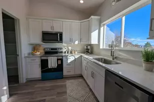 859 W Chamberlain Dr, Kanab, UT 84741 - Photo 3