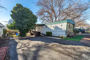 200 E 400 S, Washington, UT 84780 - Photo 3