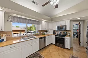 1021 E Elm St, Saint George, UT 84790 - Photo 13