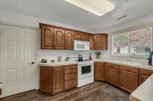 1050 W Red Hills Pkwy, Washington, UT 84780 - Photo 9