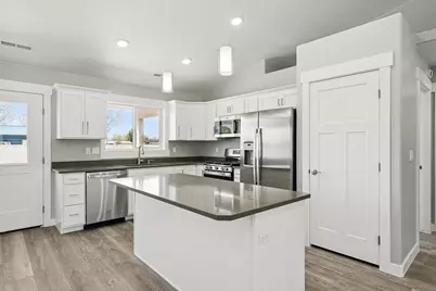 3879 N Hawks Landing Lp, Enoch, UT 84721 - Photo 13