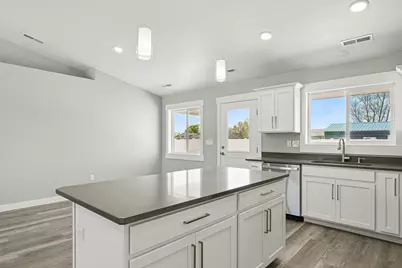 3879 N Hawks Landing Lp, Enoch, UT 84721 - Photo 15