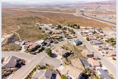 2541 W Spilsbury Ct, Hurricane, UT 84737 - Photo 13