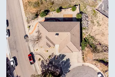 2541 W Spilsbury Ct, Hurricane, UT 84737 - Photo 9