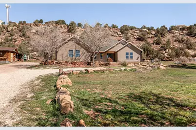 1892 N Golden Delicious Dr, Apple Valley, UT 84737 - Photo 3