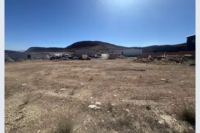 425 Commerce St, Hurricane, UT 84737 - Photo 1