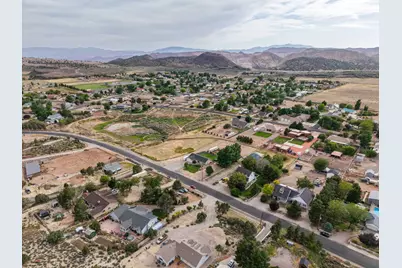 8129 N Diamond Valley Dr, Saint George, UT 84770 - Photo 23
