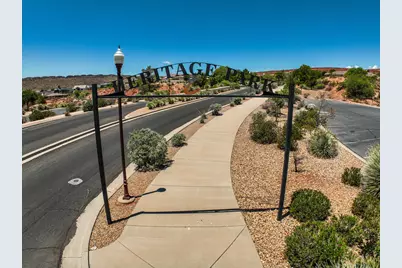 1930 N Creek Side Ct, Washington, UT 84780 - Photo 31
