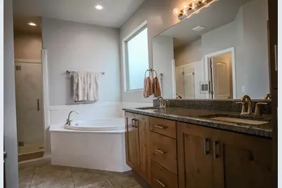 1930 N Creek Side Ct, Washington, UT 84780 - Photo 13