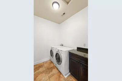 1063 N 2050 E, Saint George, UT 84770 - Photo 25