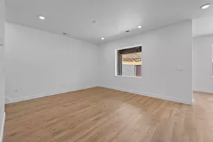 1810 S Queens Garden Dr, Washington, UT 84780 - Photo 15