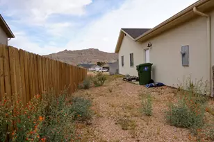 1090 S Independence Dr, Big Water, UT 84741 - Photo 23