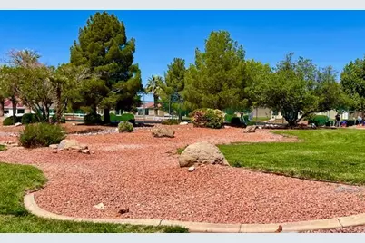 517 E Padre Lakes Dr, Ivins, UT 84738 - Photo 27