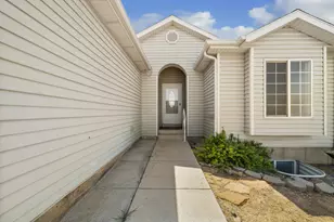 1590 E Highland Trails Dr, Enoch, UT 84721 - Photo 3