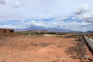 850 W Rock View Dr, Hurricane, UT 84737 - Photo 1