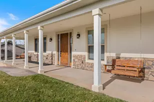 1488 W Diamond Valley Dr, Saint George, UT 84770 - Photo 3