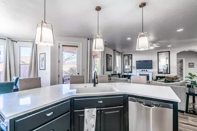811 N Swiss Haven Cir, Santa Clara, UT 84765 - Photo 11