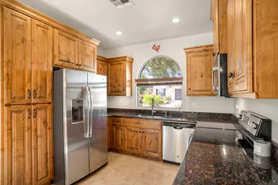 239 W Peridot Dr, Washington, UT 84780 - Photo 3