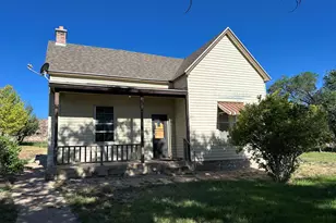 135 N 300 W, Escalante, UT 84726 - Photo 1