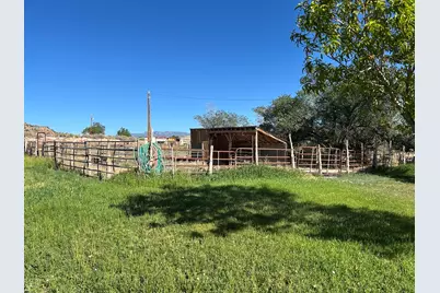 135 N 300 W, Escalante, UT 84726 - Photo 3