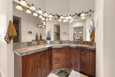 2255 N Tuweap Dr #9, Saint George, UT 84770 - Photo 25