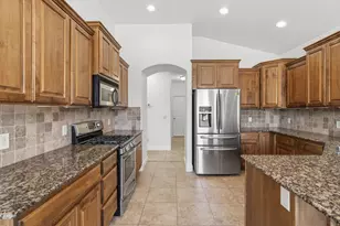 988 E Silver Falls Dr, Washington, UT 84780 - Photo 9
