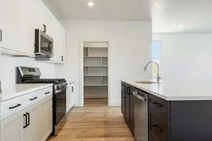 907 E Coyote Crest Dr, Washington, UT 84780 - Photo 15